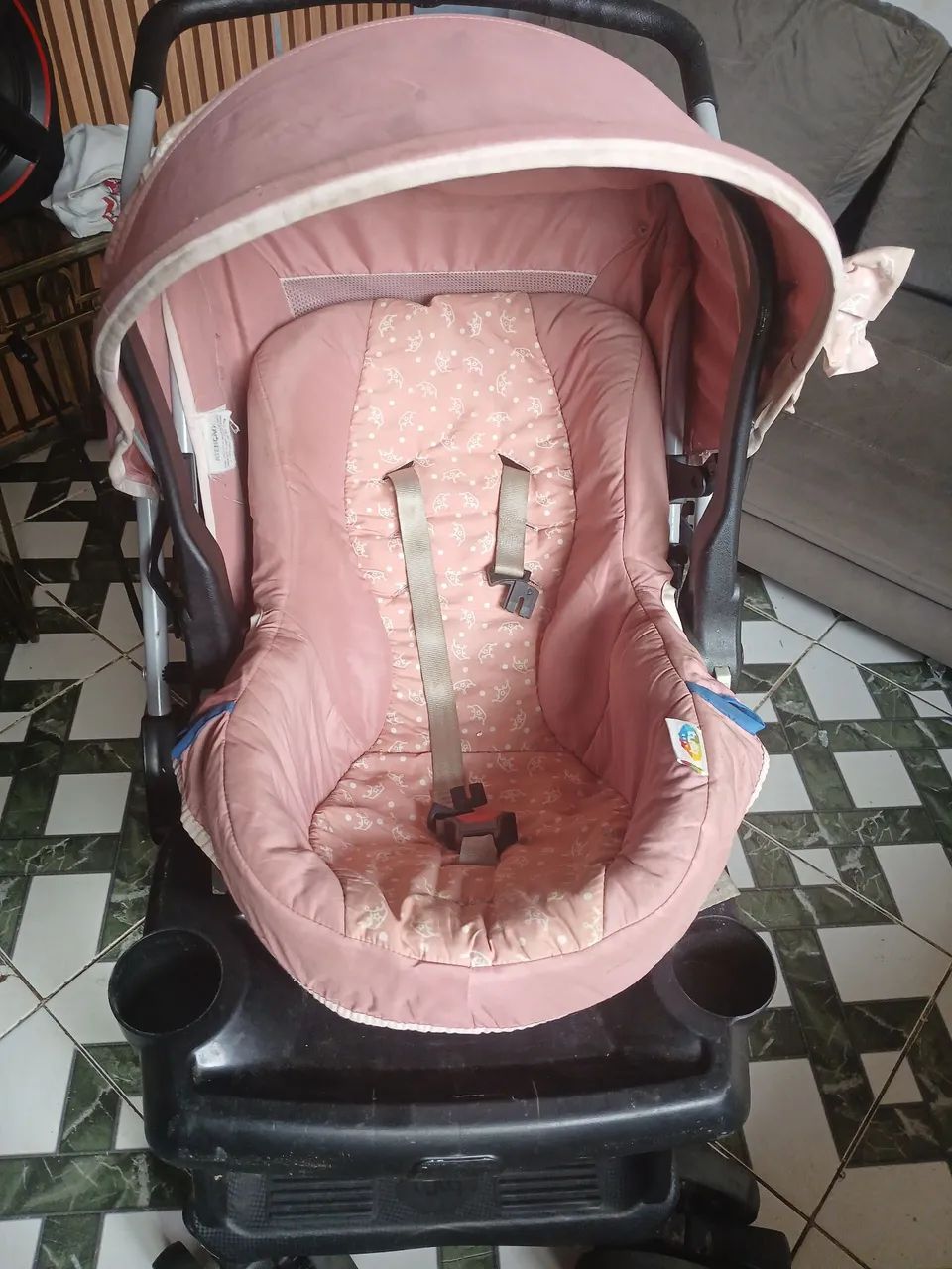 Vende carrinho de bebê menina com bebê conforto  - Foto 3