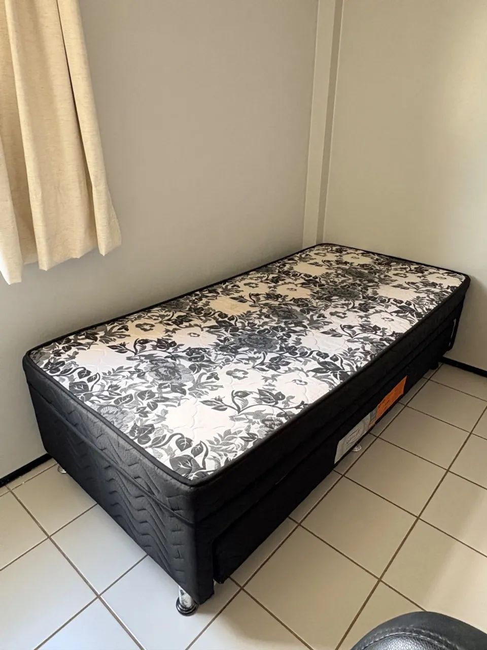Vendo Cama Solteiro com colchão ortopédico  - Foto 4
