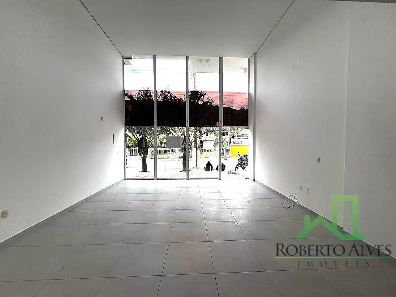 Sala Comercial com Pé-Direito Duplo em Jurerê - Foto 4