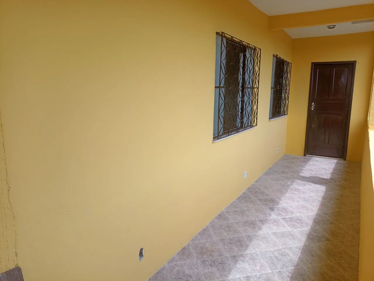 Apartamento (sobrado) com cômodos amplos e arejados - Foto 2