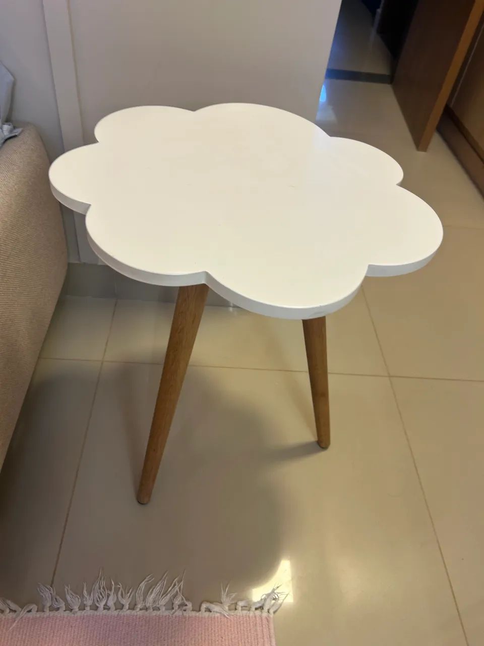 Mesa Nuvem Branca com Pés de Madeira - Foto 2