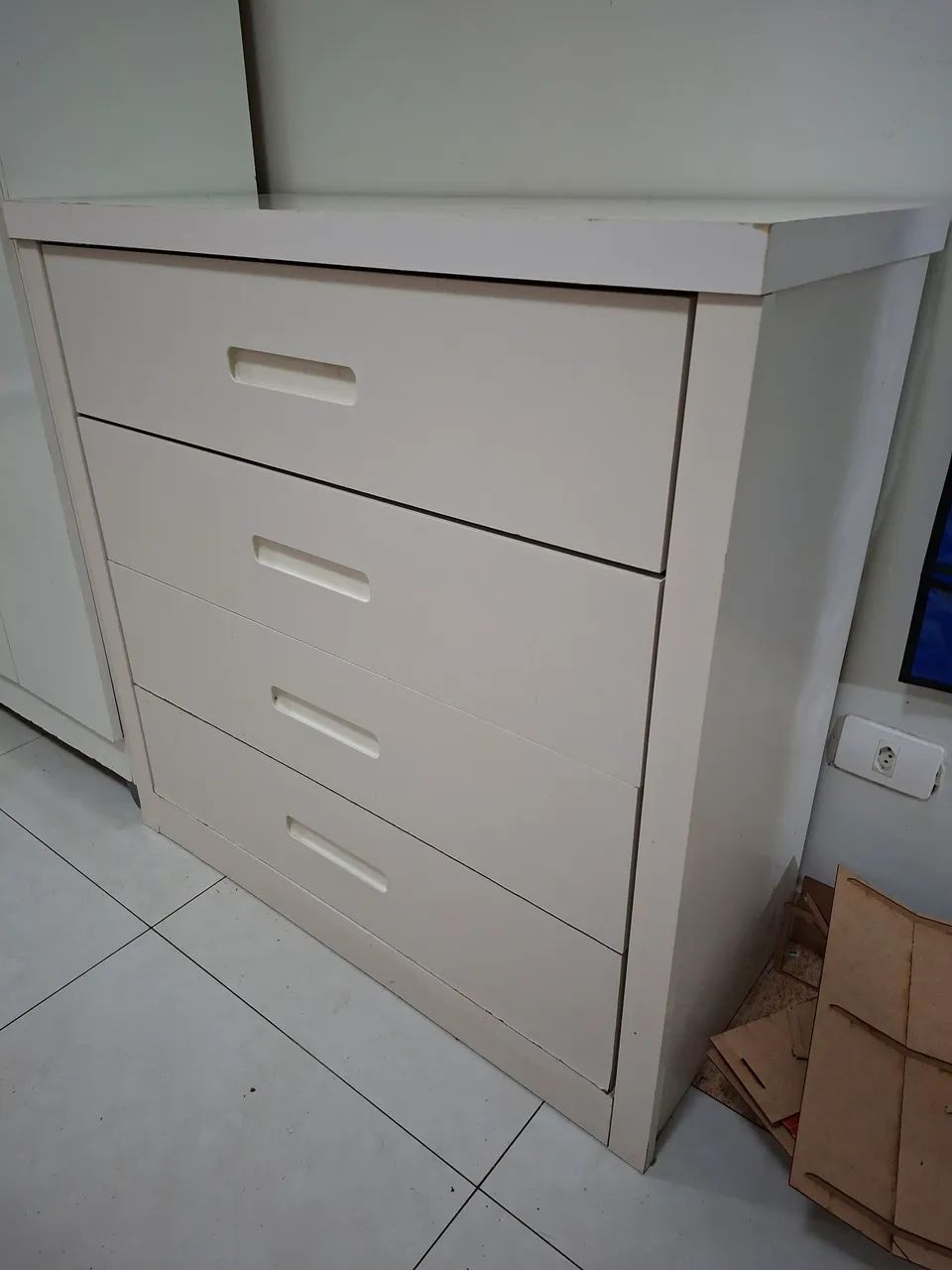 Cômoda Infantil Bebê com 4 Gavetas Grande Grande e Espaçosas Cor Branca Madeira  - Foto 3