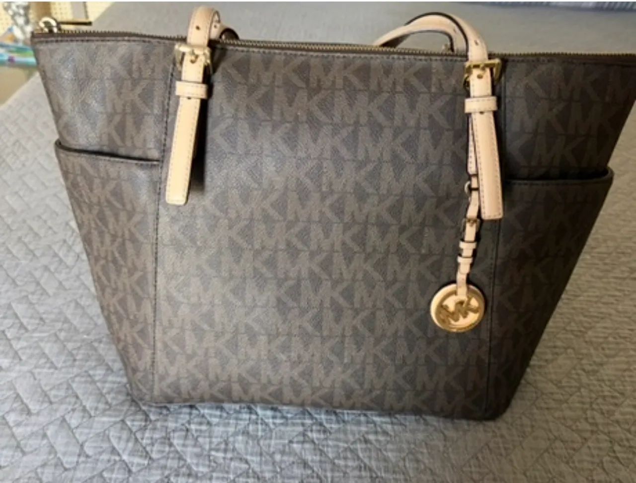 Michael Kors Jet Set Item Medium Top Zip Snap Pocket Tote 