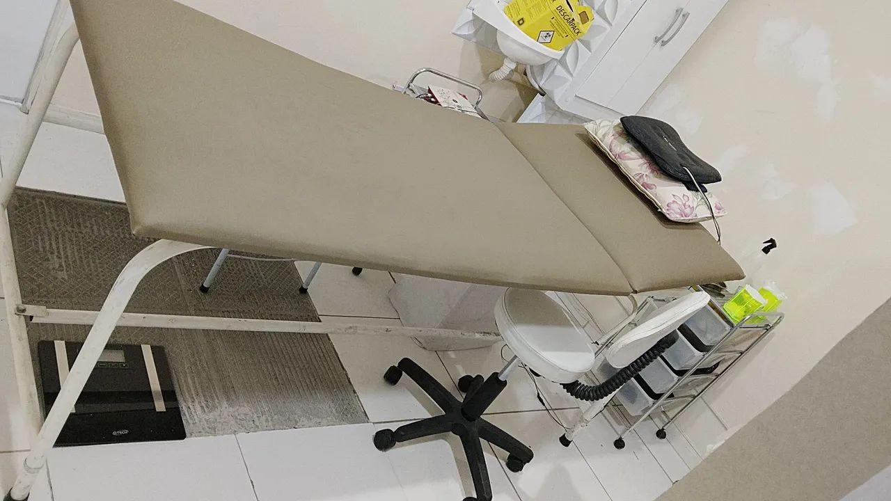 Vende se maca fixa de 2.00/.80.