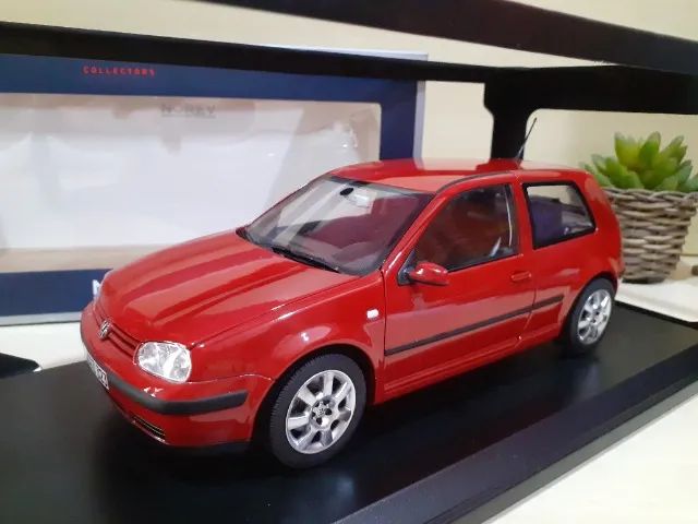 Miniatura Volkswagen Golf Mk4 2002 1/18 Norev