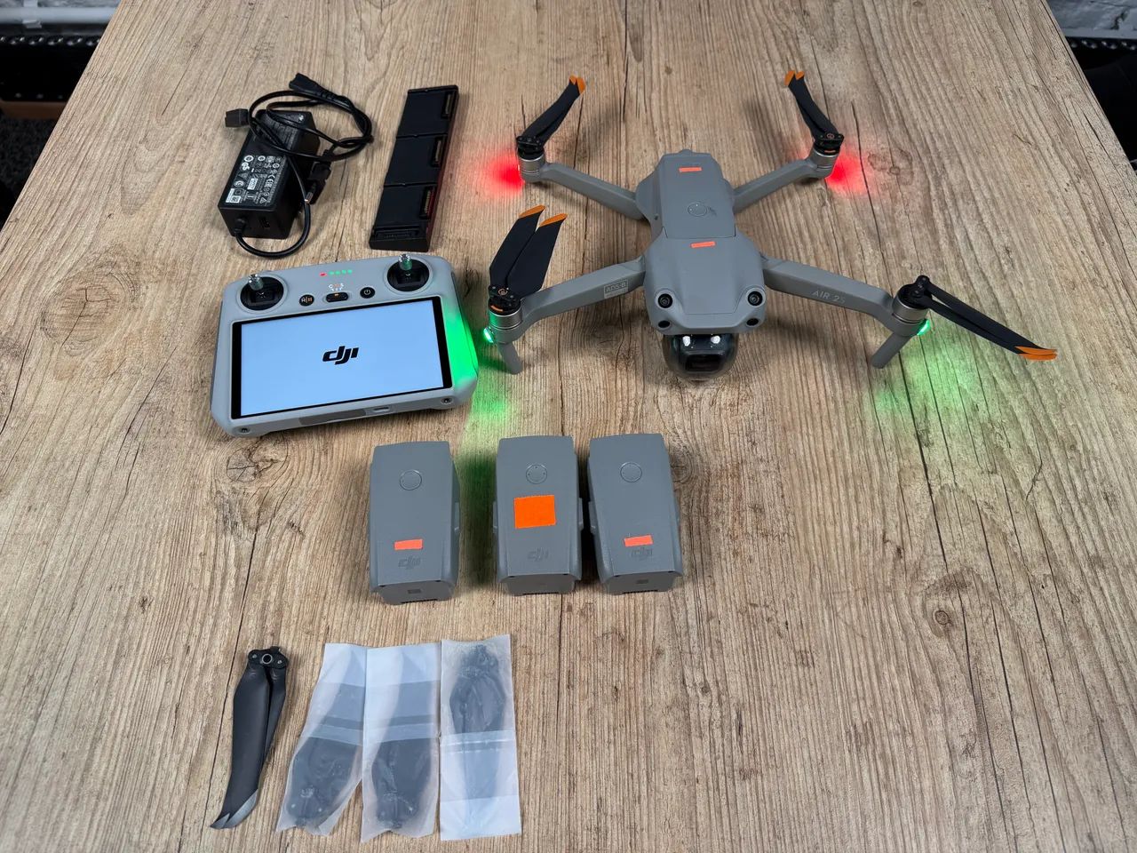 Drone DJI Air 2S (Combo Fly More) + controle com tela - Foto 3