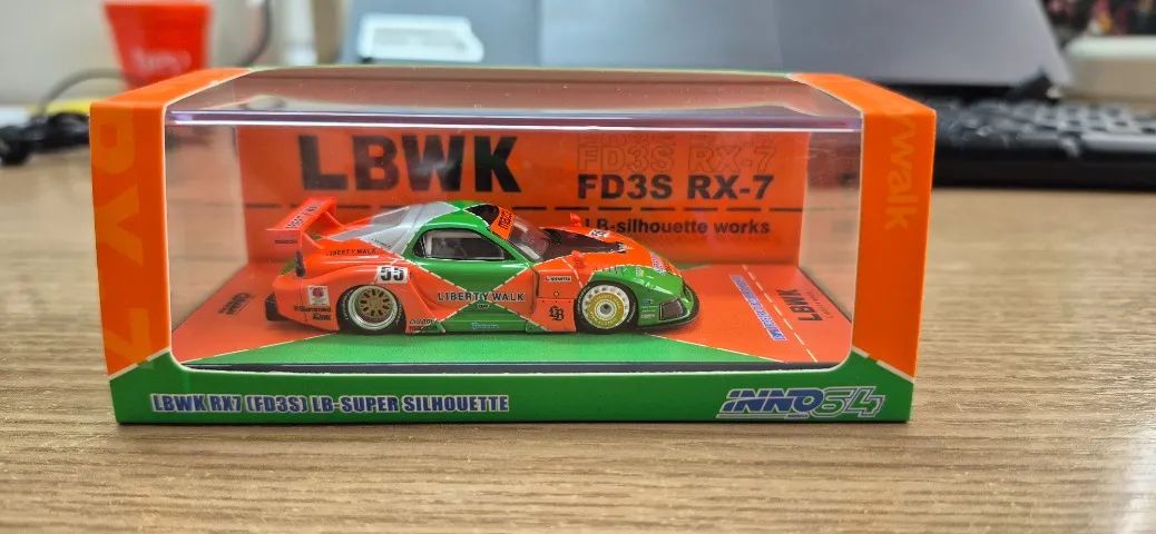 Inno 64 -RX-7 LB Silhouette Works - Escala 1:64 - Foto 2