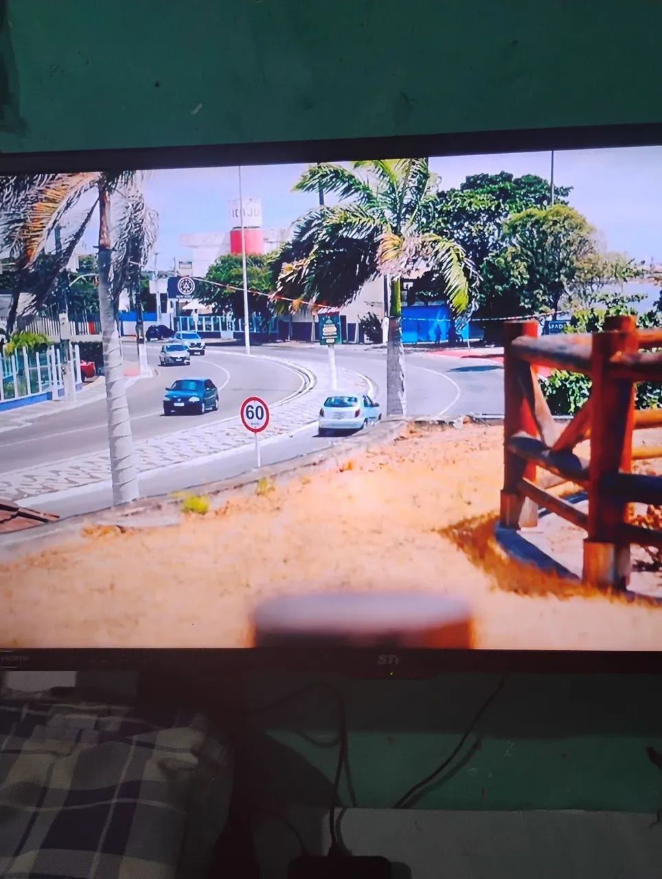 TELEVISÃO SENP TOXIBA 40 POLEGADAS COM CONTROLE FUNCIONANDO SEM DEFEITO?