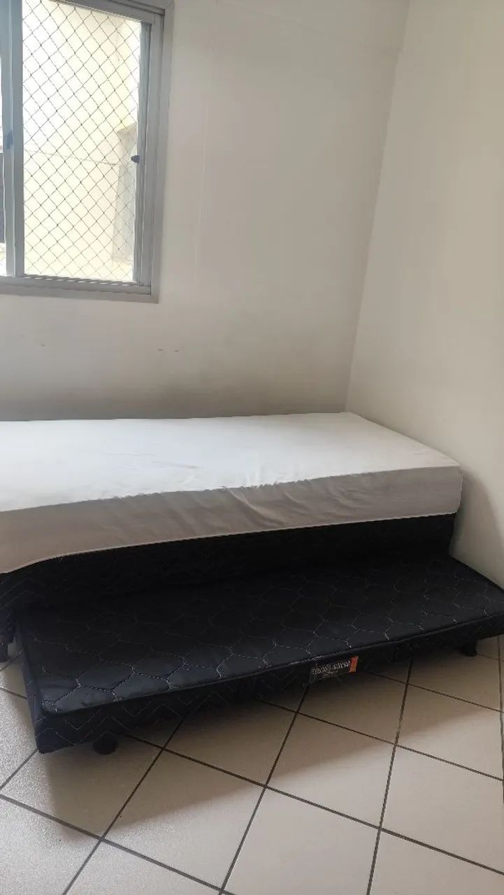 Cama solteiro com colchão auxiliar usada
