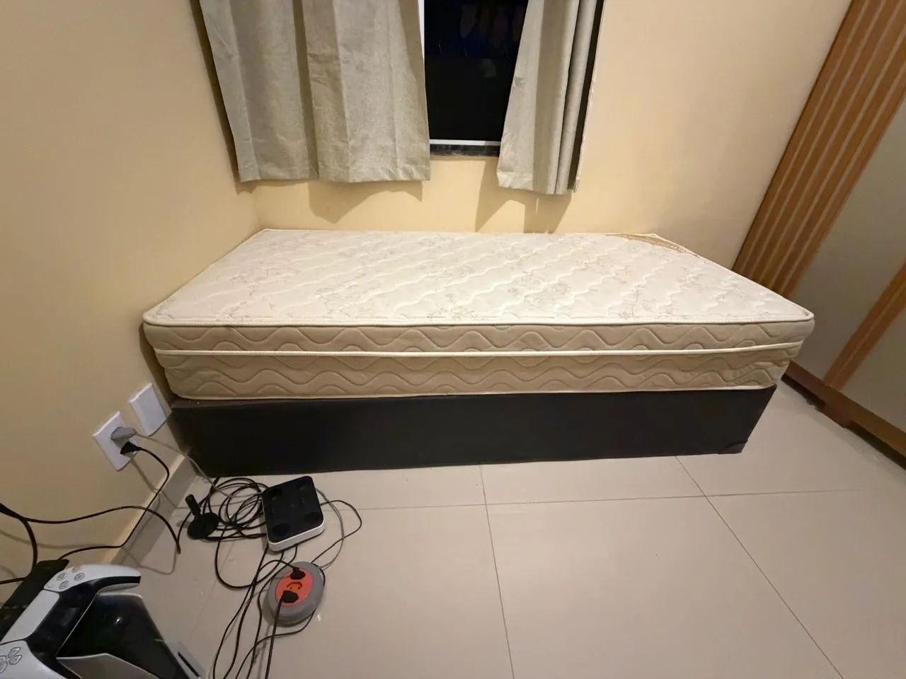 Cama de solteiro Box semi-nova Ortobom