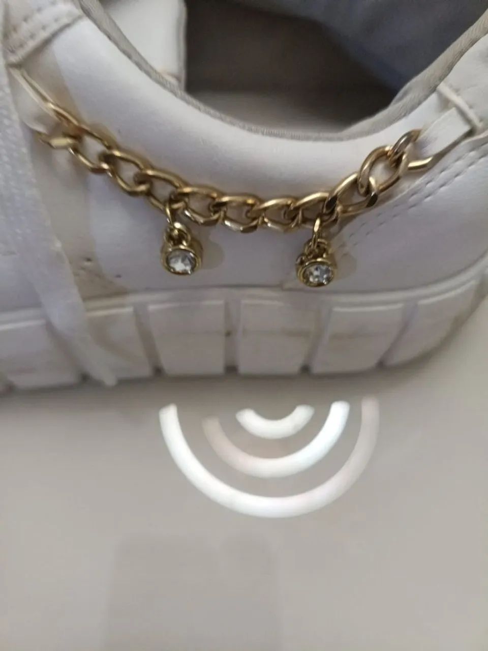 Tênis via Marte Branco Casual com Corrente Dourada e Strass ? - Foto 3