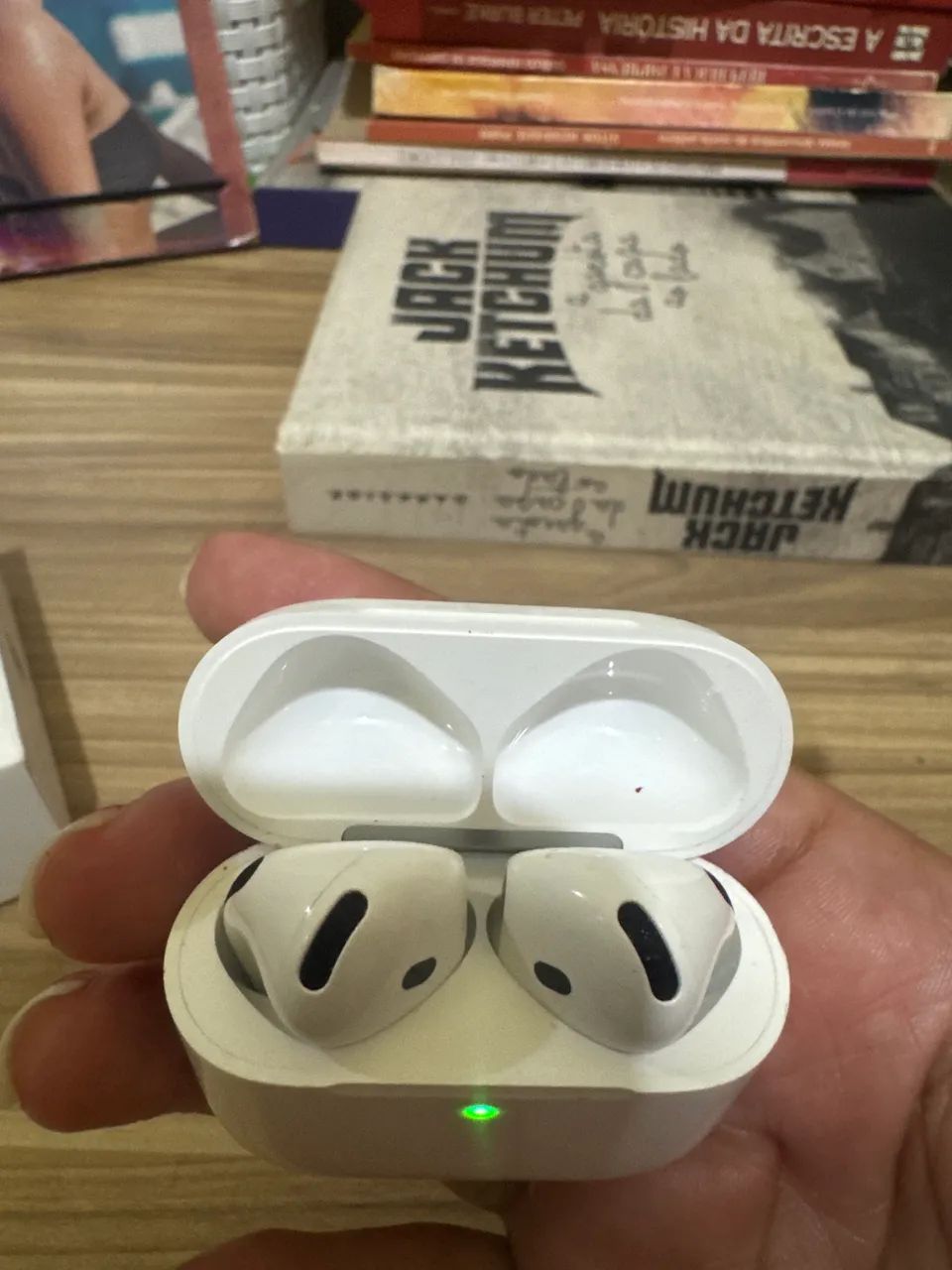 AirPods 4 Apple (com Cancelamento de Ruído) - Fones de Ouvido