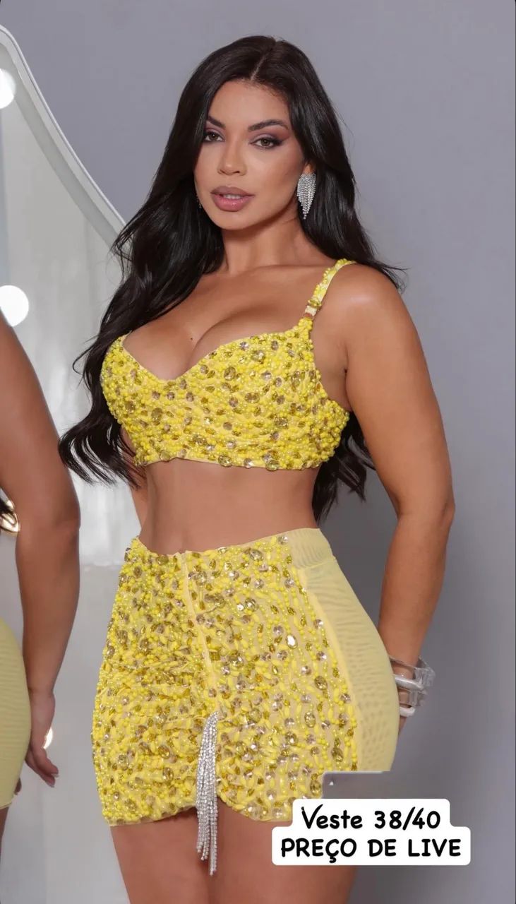 Conjunto de saia e top customizado com pedraria, strass e tule. - Foto 4
