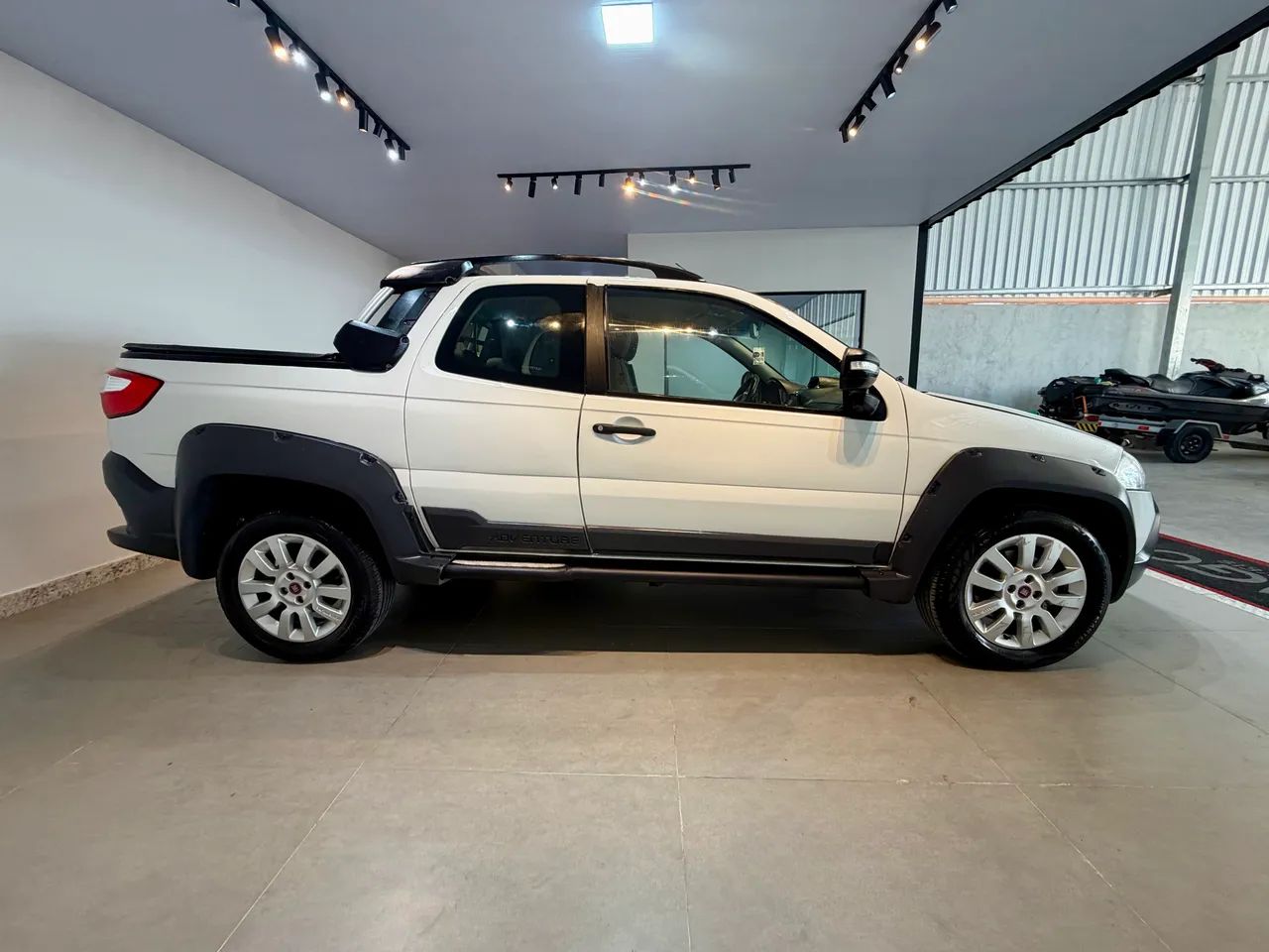 Fiat Strada Adv.1.8 16V Dualogic Flex CD 2014 - Foto 4