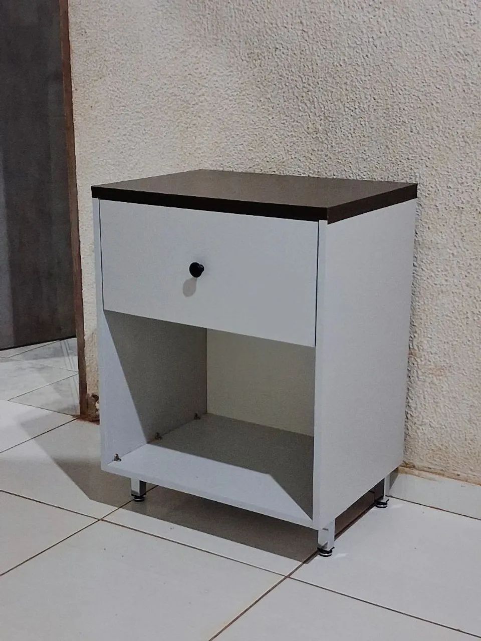 Mesa de cabeceira com acabamento em tabaco poro e cinza cristal  - Foto 2
