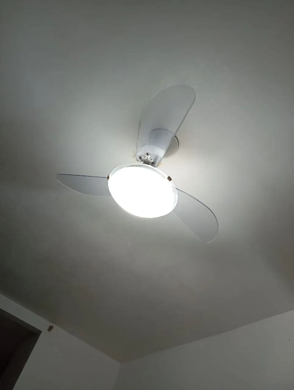 Vendo um ventilador de teto funcionando perfeitamente 