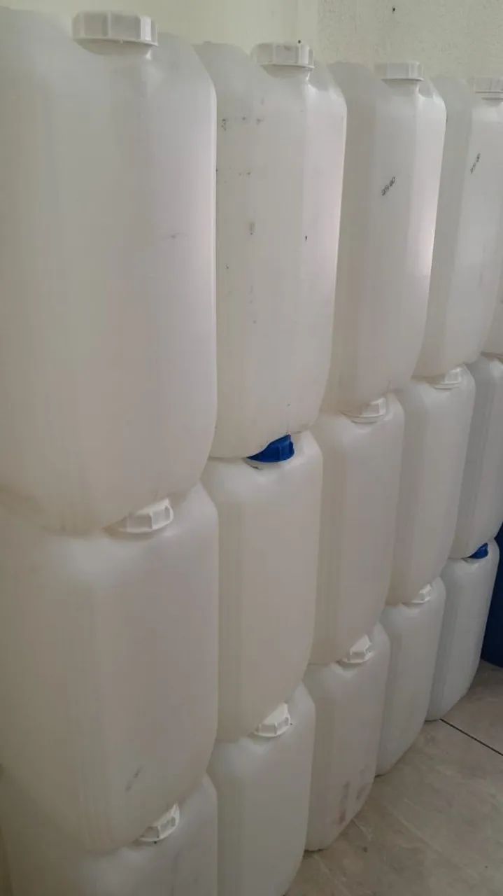 Galão branco 20l usado liquidando tudo só hoje - Foto 2