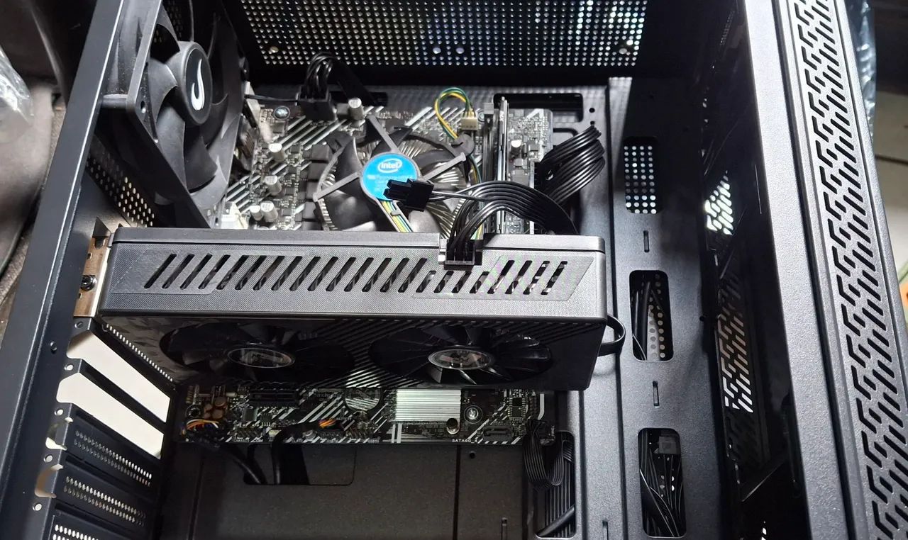 Pc Gamer i5 10400F / Rx 580 / 16GB XPG  - Foto 2