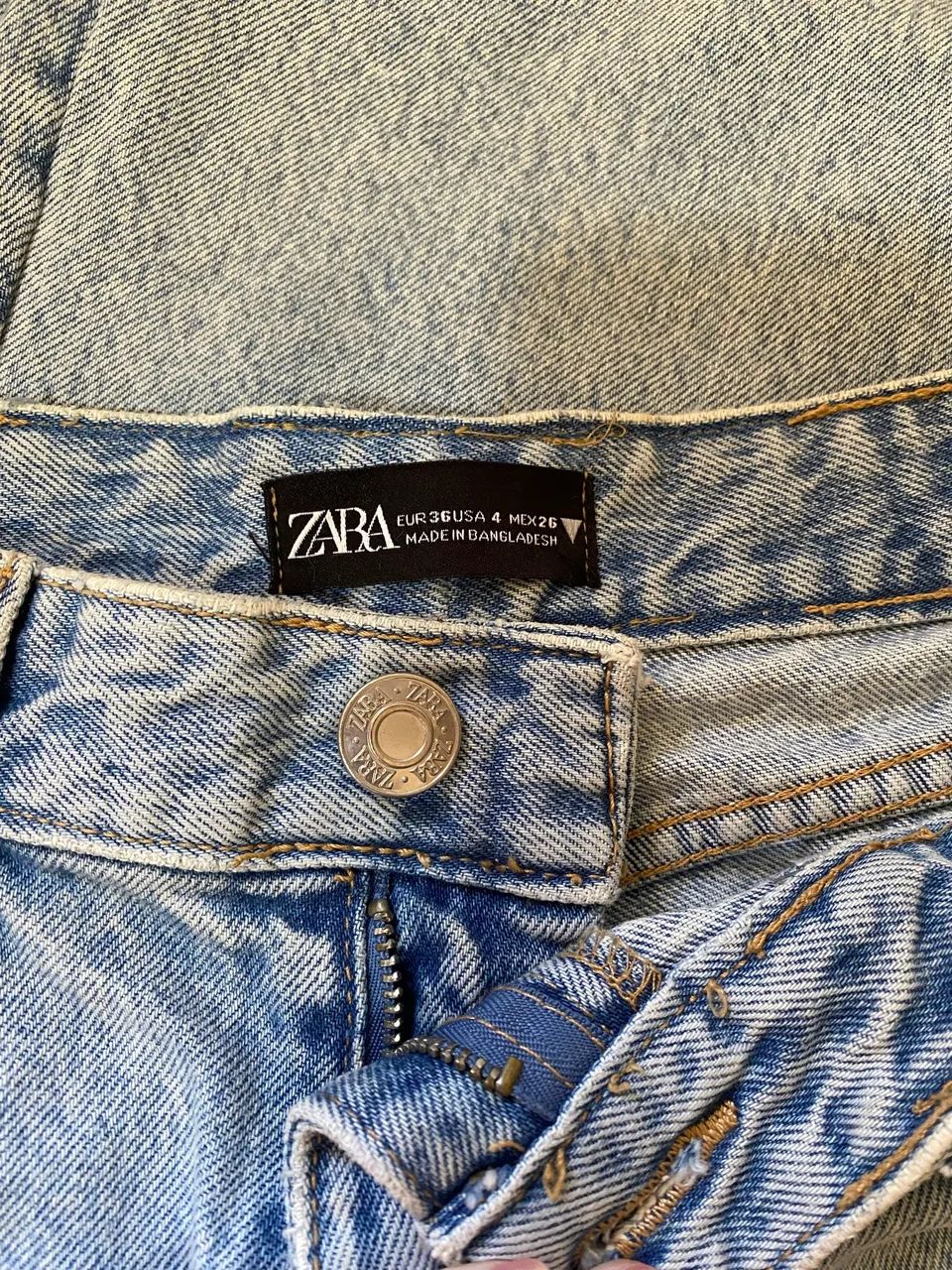 Calça Zara 34 com recorte no quadril - Foto 2