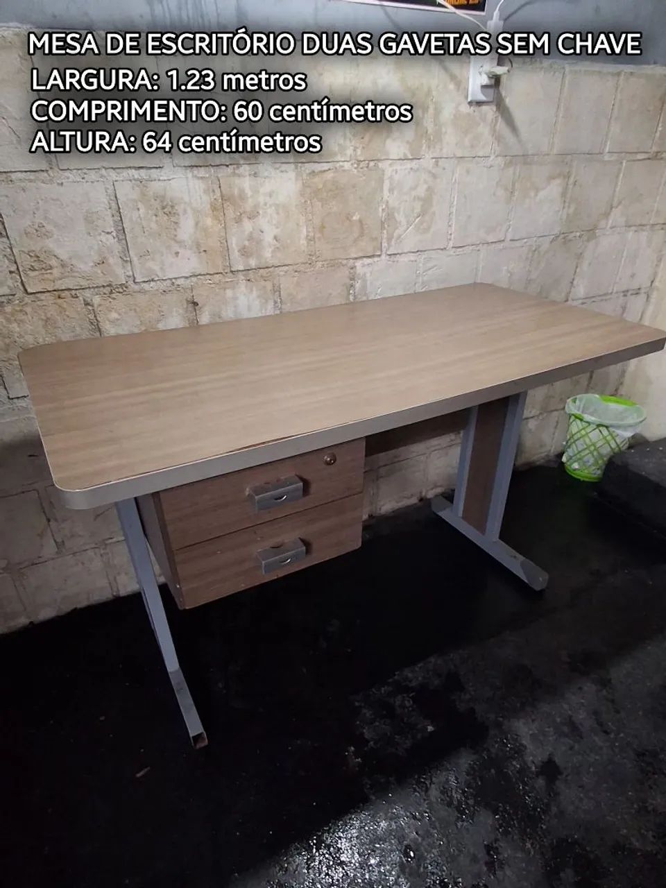 Mesa de escritório em bom estado 