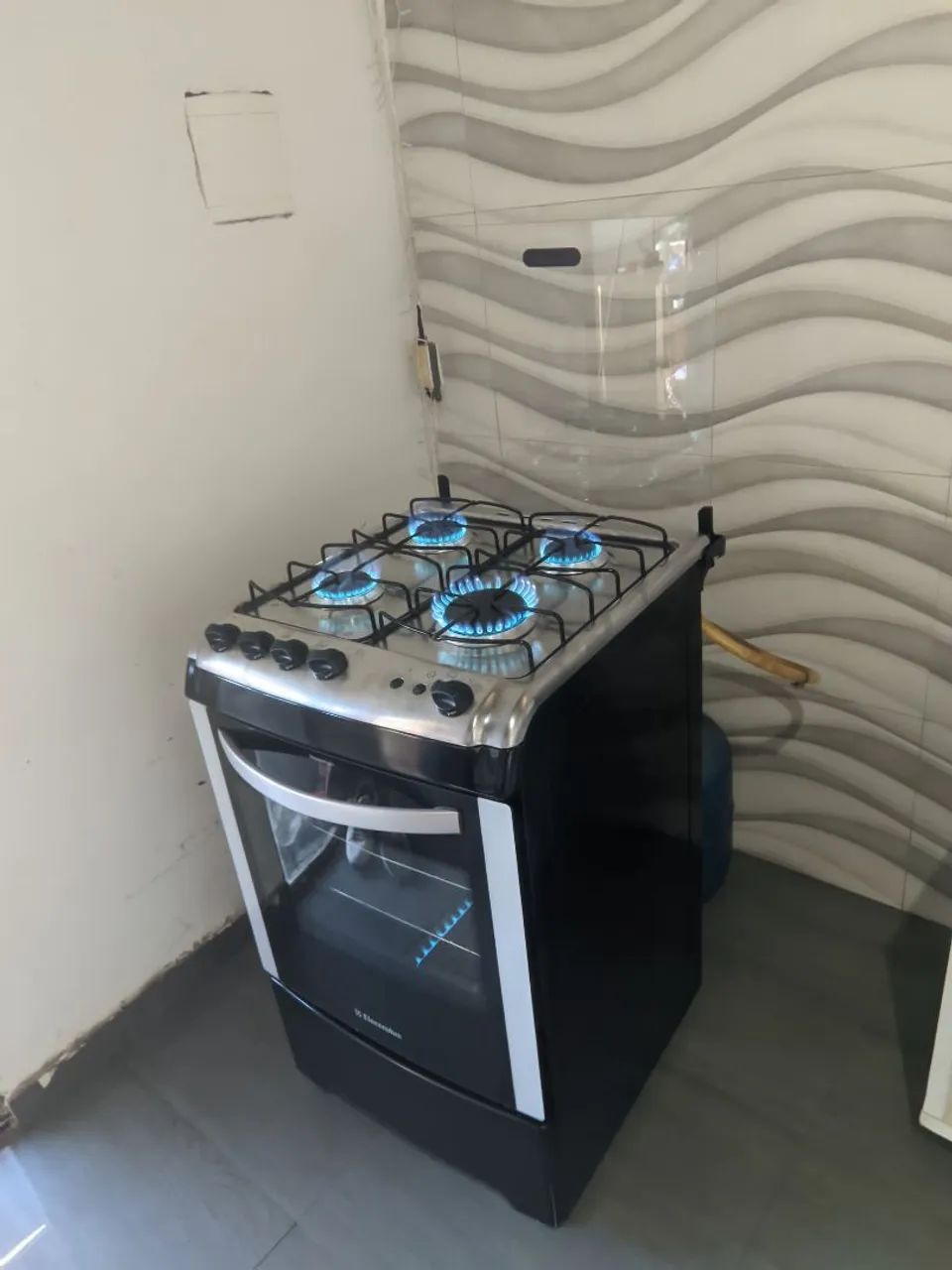 Fogão  Eletrolux  conservado  - Foto 4