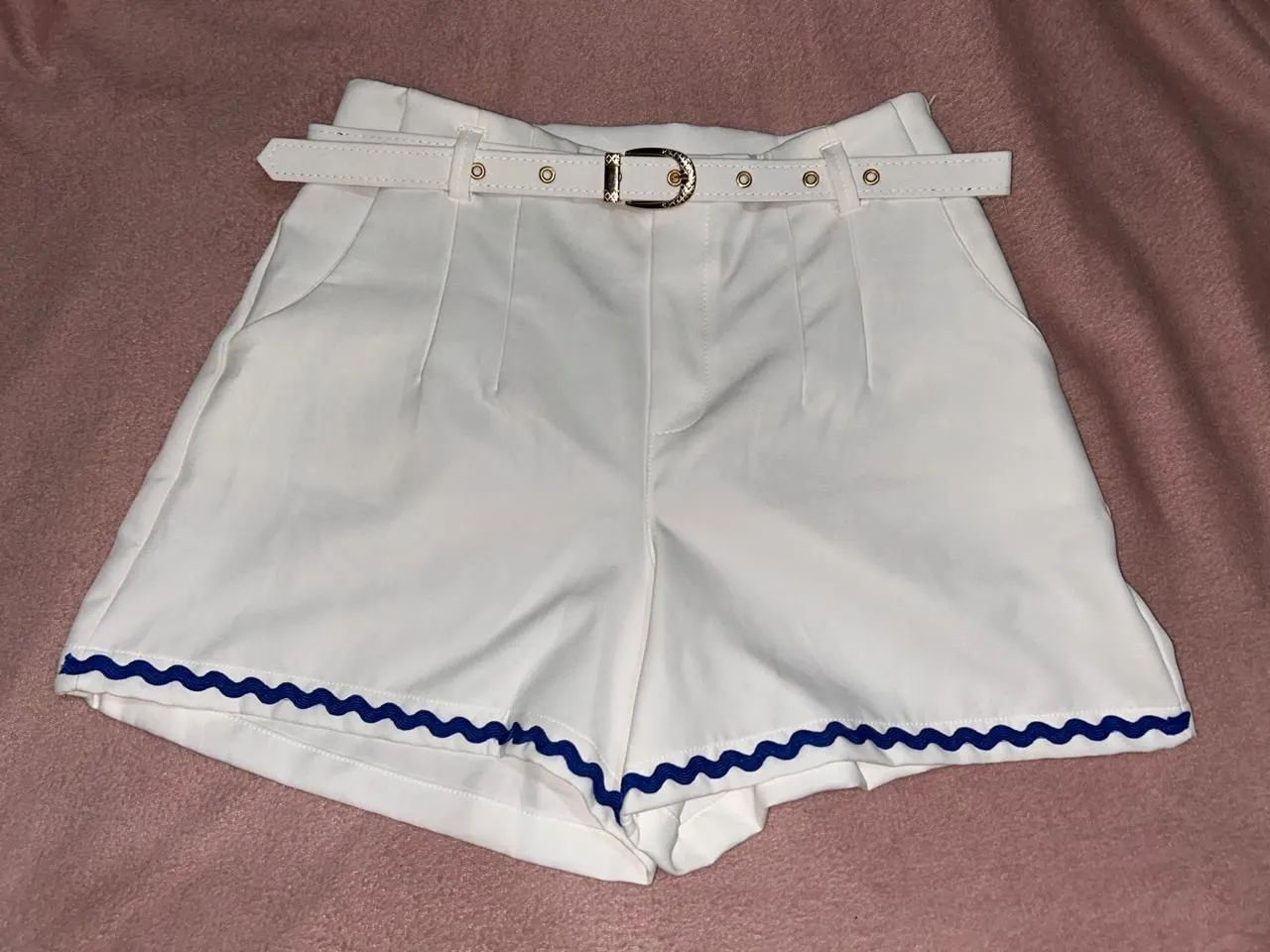 Bermuda Branca com Linha Azul 