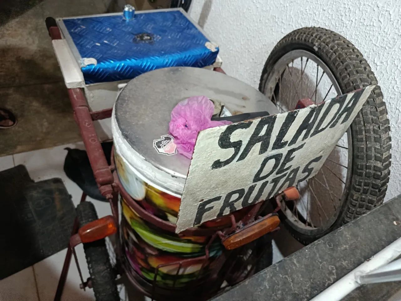Carrinho de salada de frutas 
