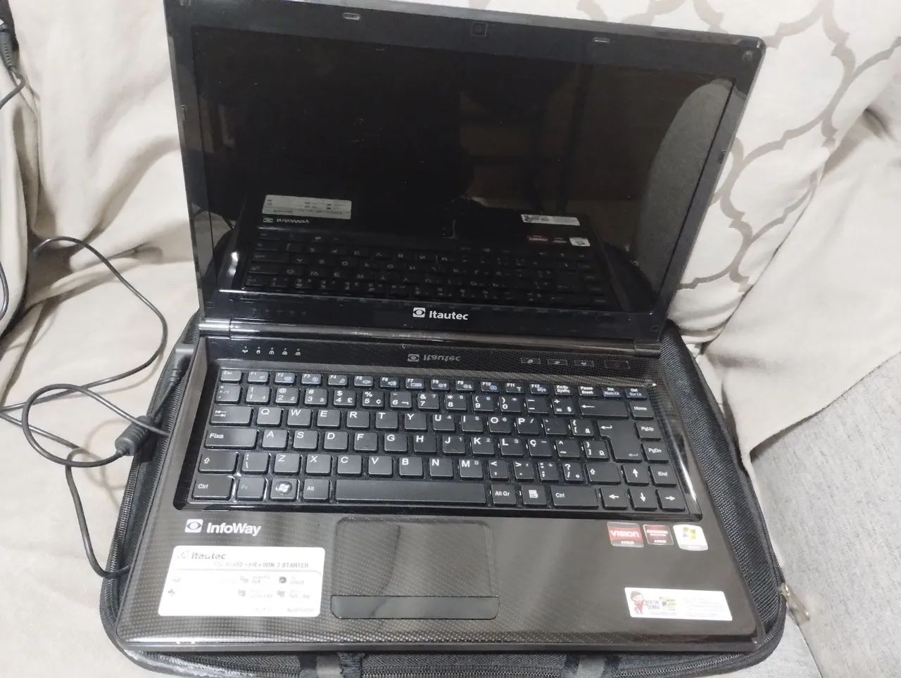 Notebook preto,: Itautec  - Foto 2