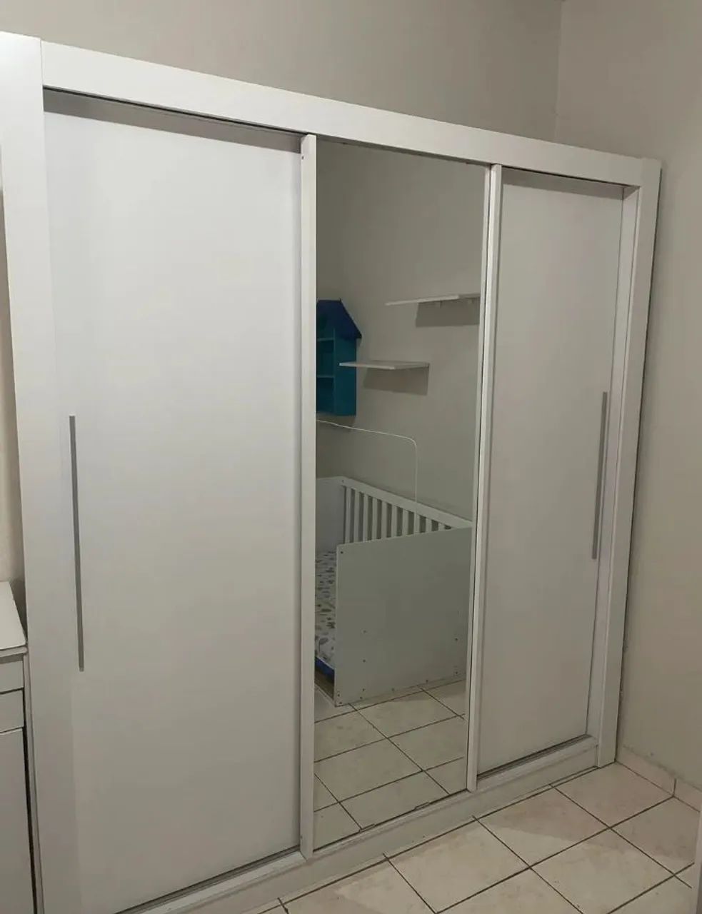 Guarda roupa com espelho 