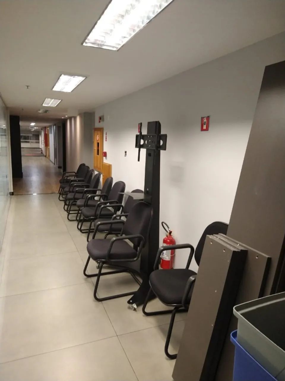 Cadeira de Escritório Fixa - Super Resistente - Giroflex - Foto 4
