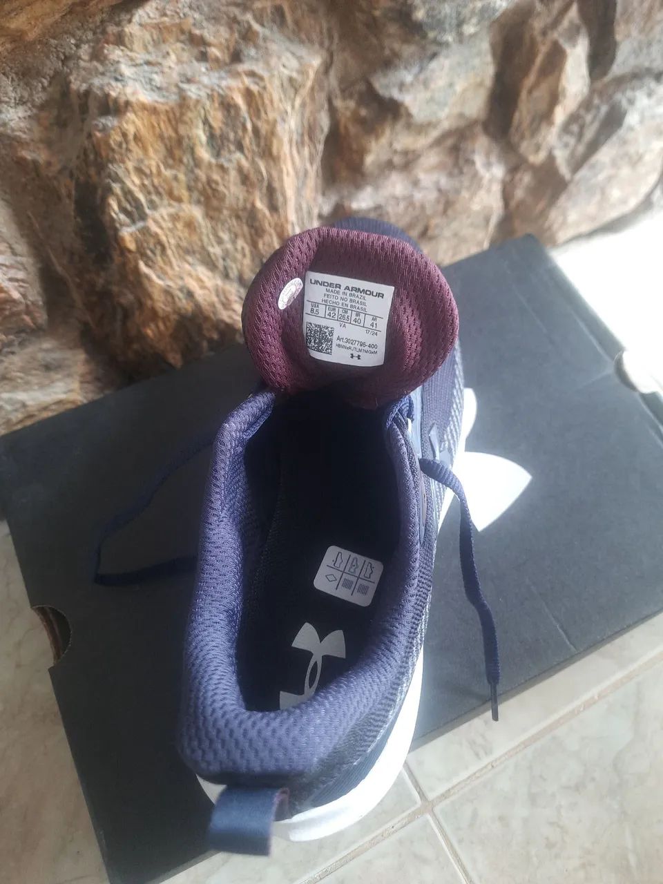 Par de tênis Under Armour original tam.40 mais um par de meias - Foto 2