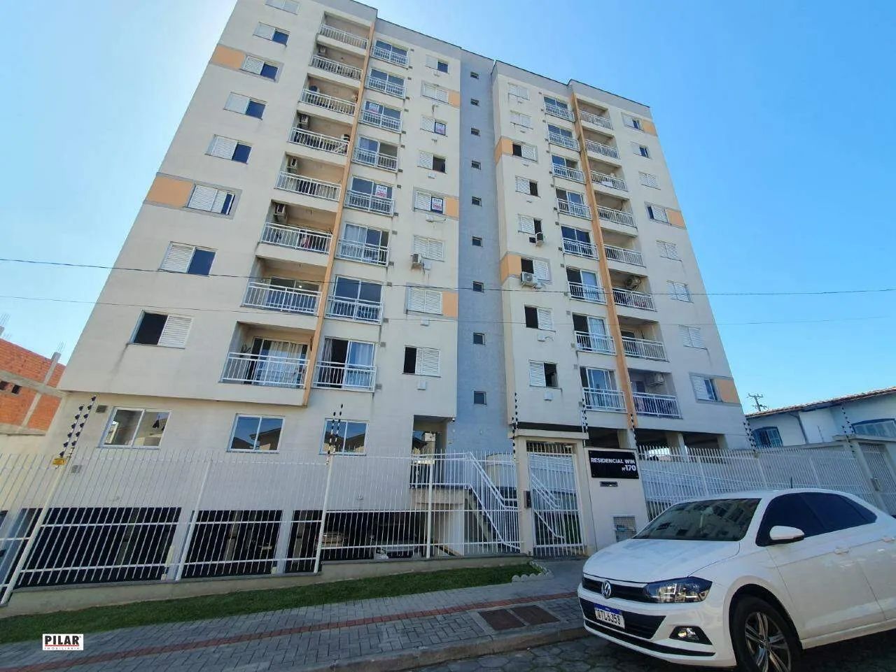 Apartamento de 02 dormitorios com vaga dupla de garagem - Foto 2