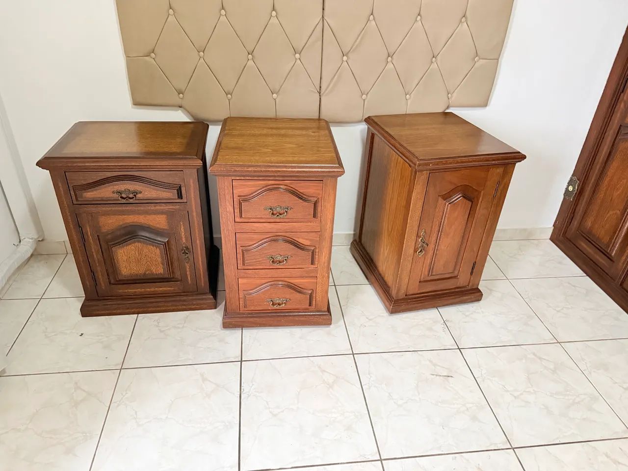 Mesa de cabeceira madeira maciça