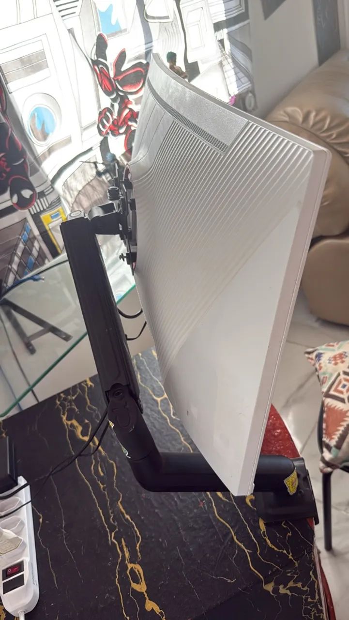 Monitor branco curvo HQ 180hz - Foto 2