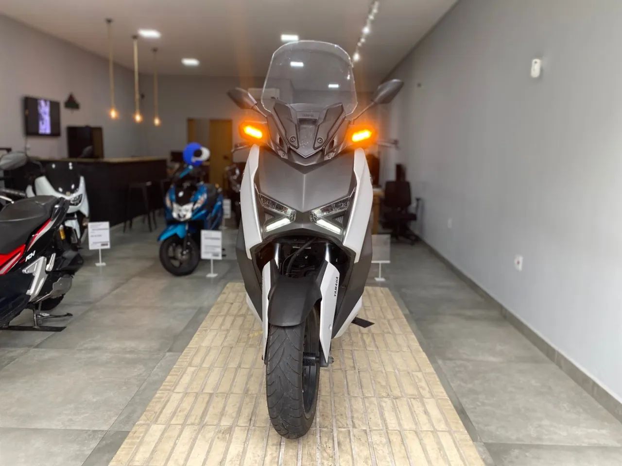 Yamaha Xmax 250 connected abs 2025 - Foto 2