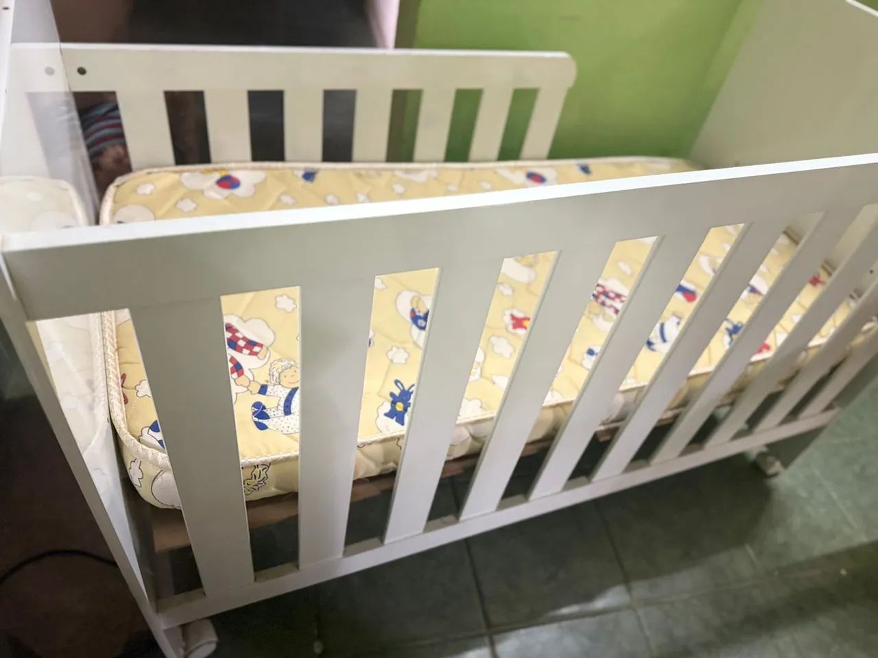 Berço com acesso a entrada + colchão novo - Foto 4