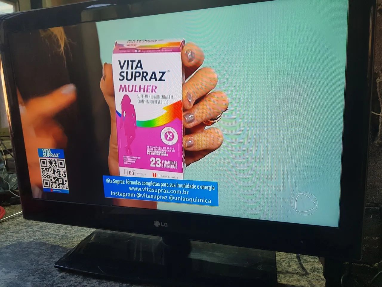 Vendo essa TV 32 c polegadas não é smart led  hdtv  - Foto 2