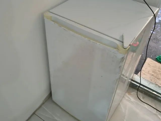 Frigobar 120 litros Midea Funcionando perfeitamente - Foto 2