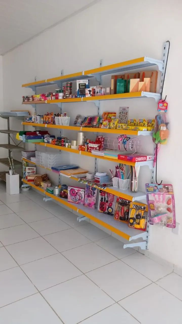 Prateleira ou estante de comércio 