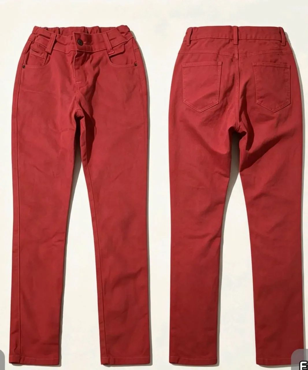 ? CALÇA BRIM/JENS LEVE COM ELÁSTICO NA CINTURA?
