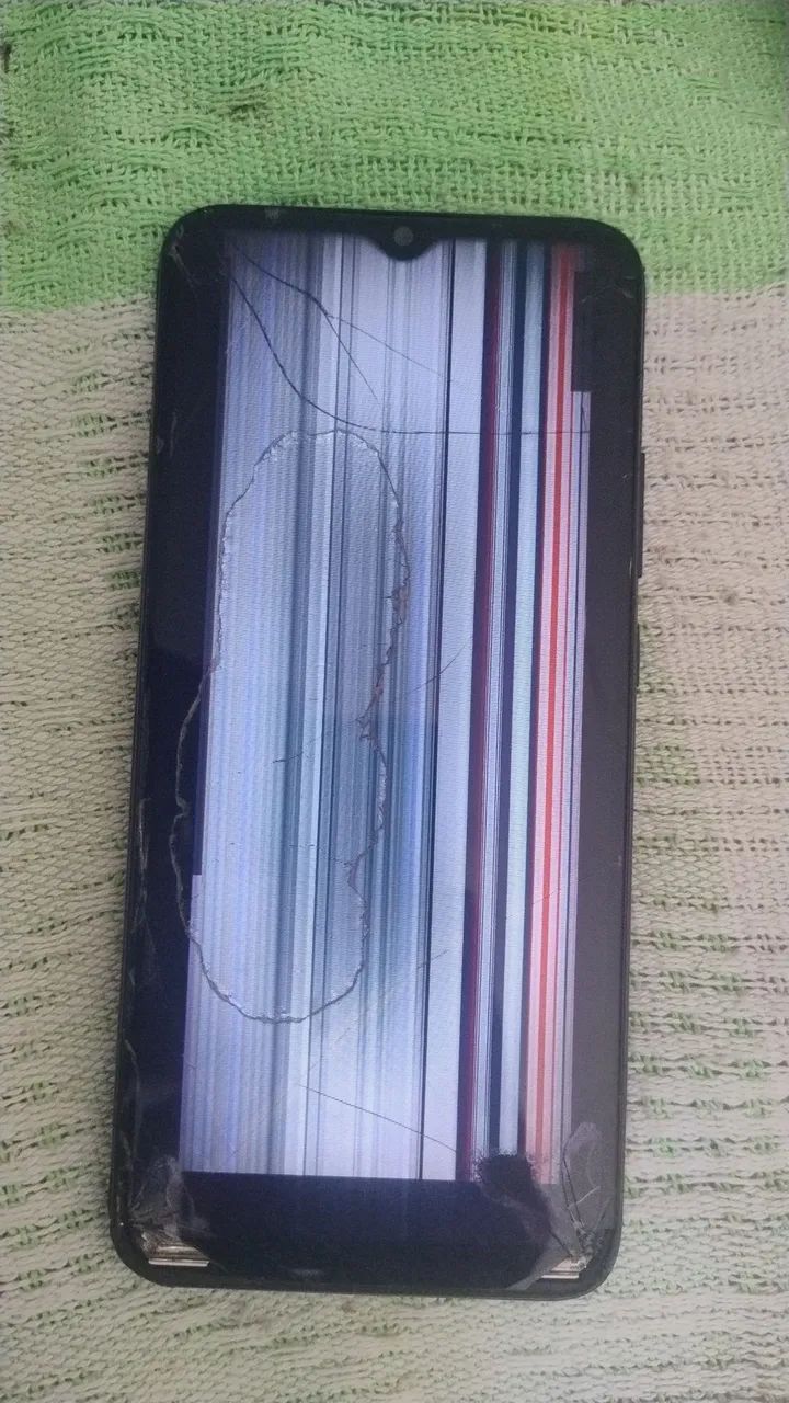 Celular com tela quebrada pra trocar de peça - Foto 2