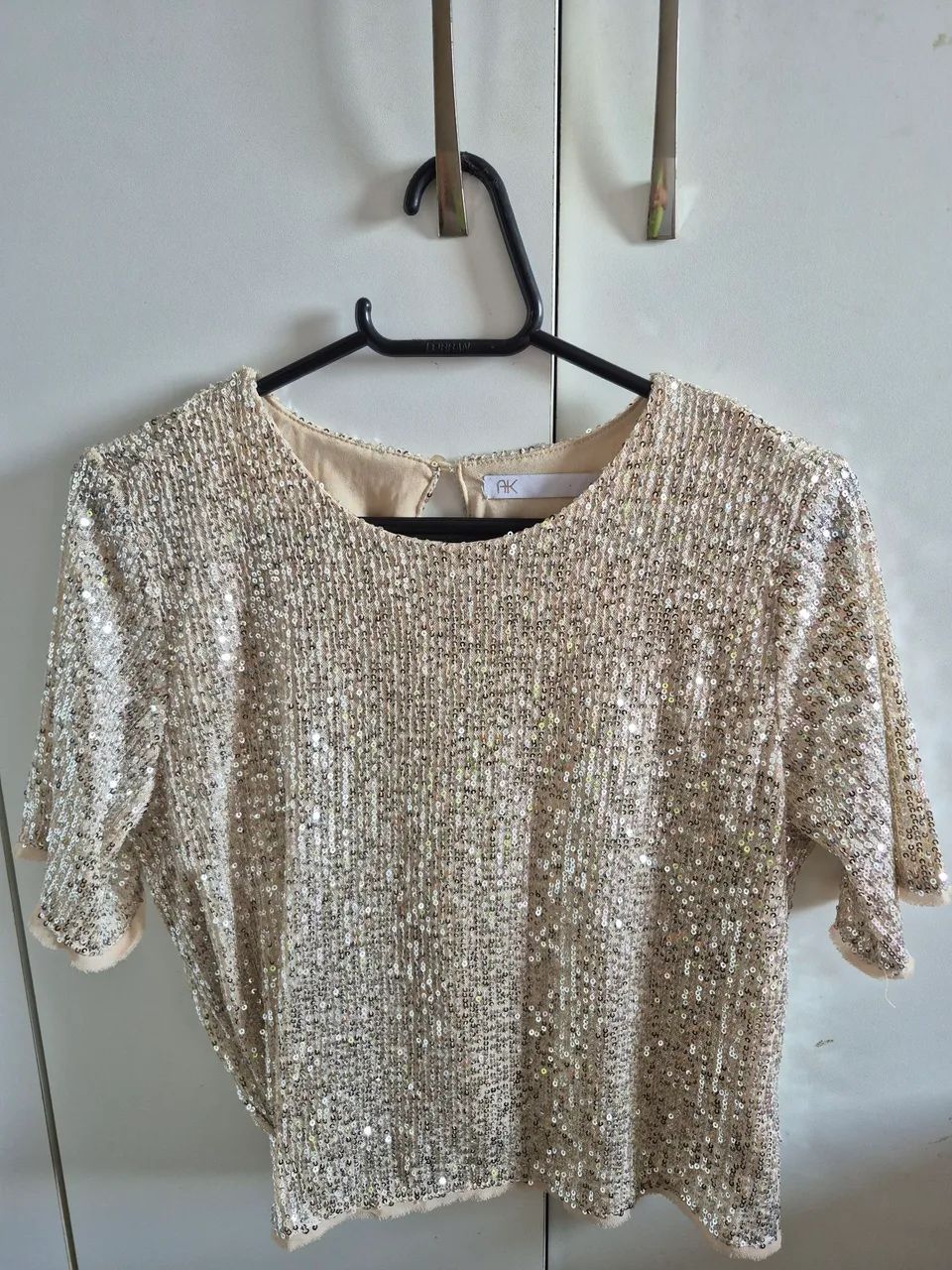 Blusa dourada paetê