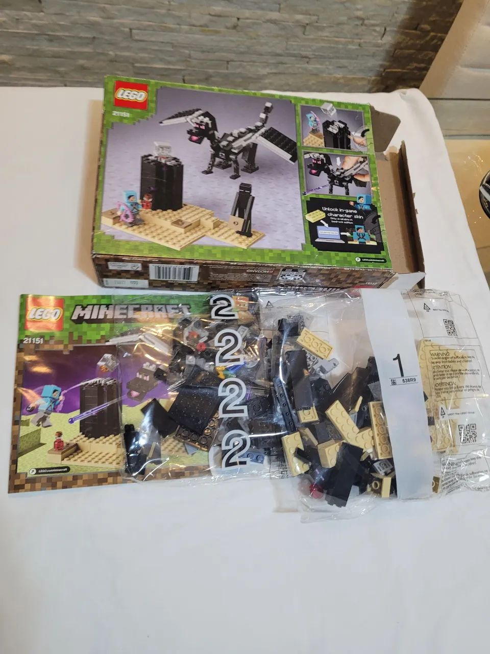 Lego Minecraft a batalha final 21151 com 222 peças  - Foto 4