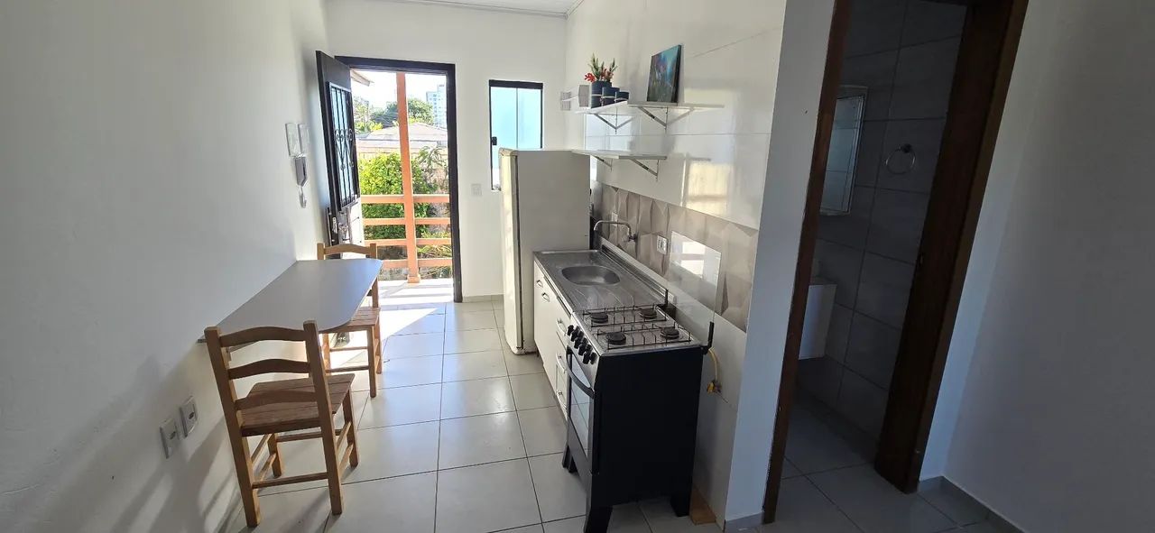 Amplo Kitnet em excelente local no Jardim Atlântica