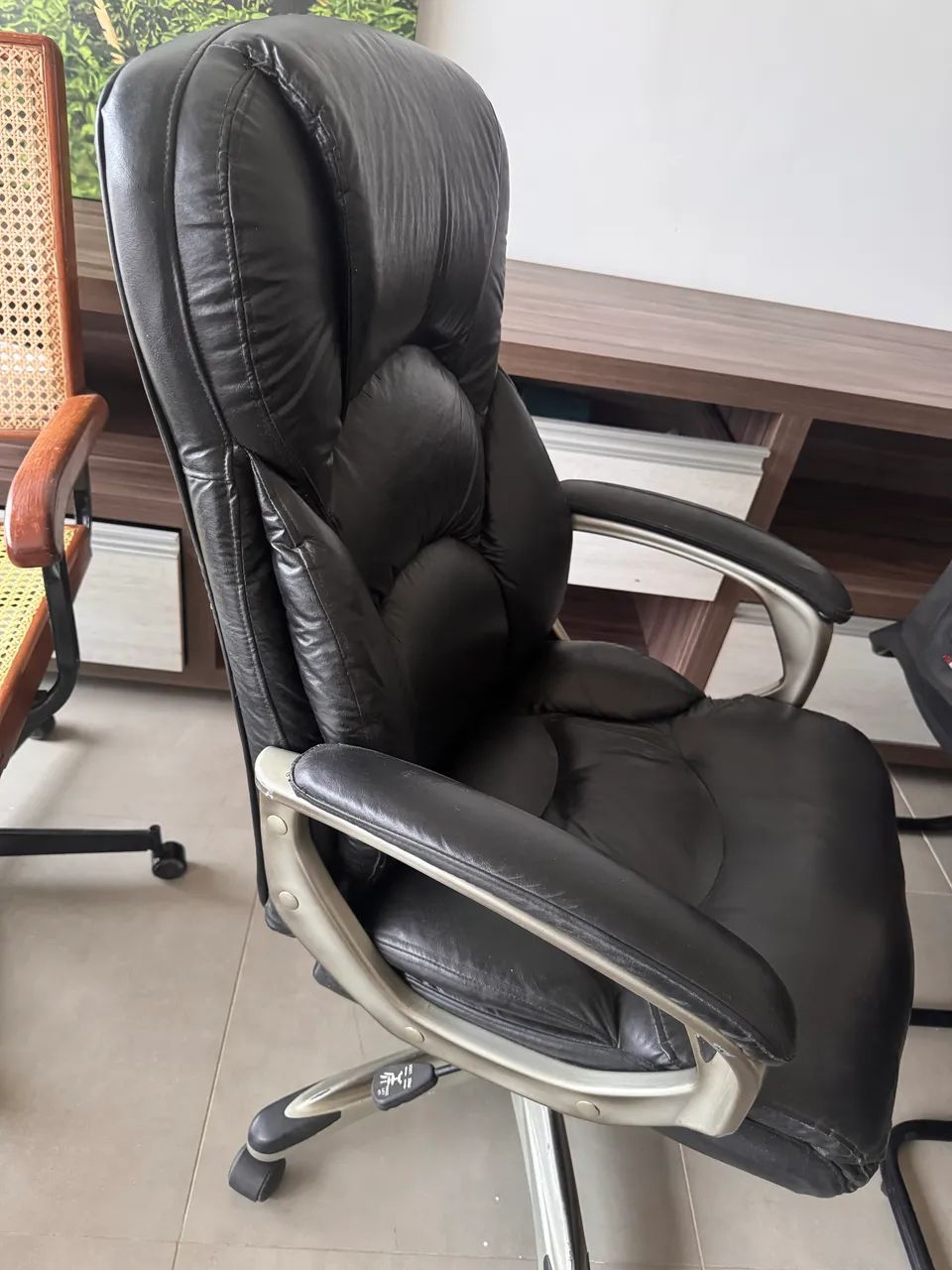 Cadeira Presidente - Ergonômica e confortável  - Foto 3