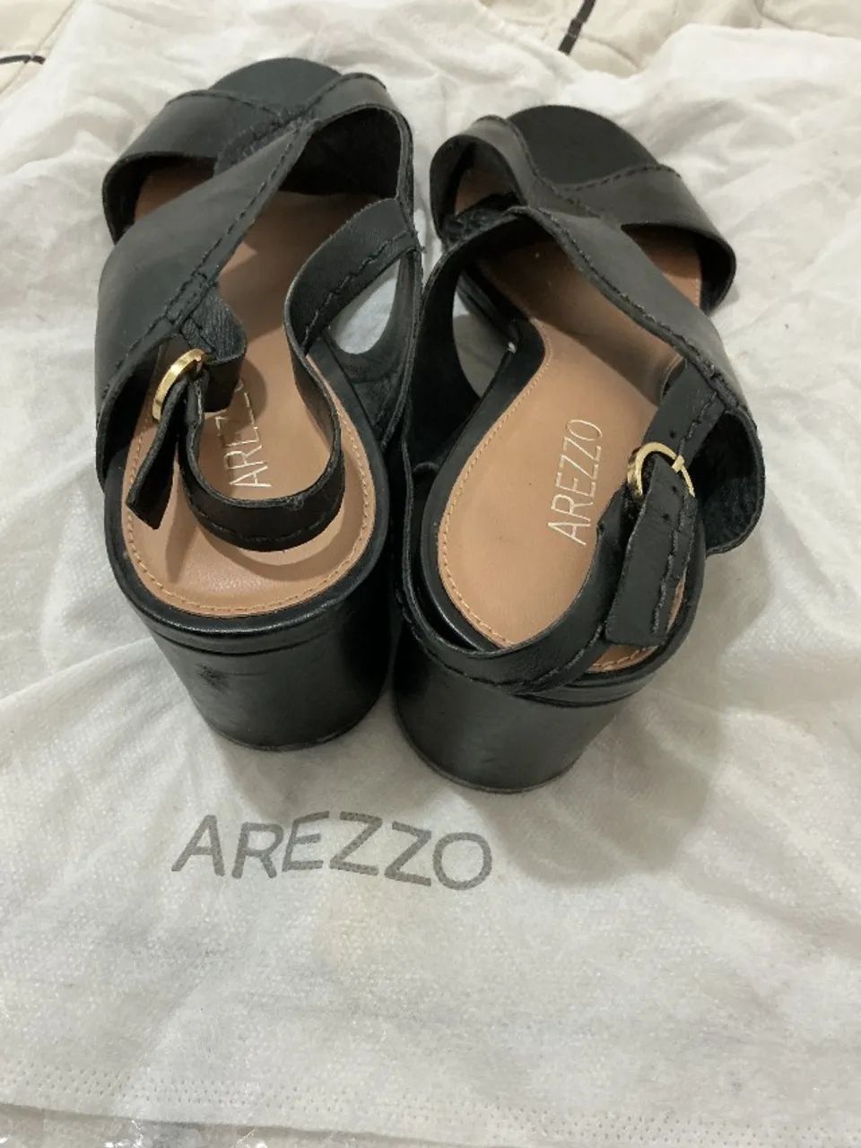 Sandália de couro preta Arezzo - Foto 4