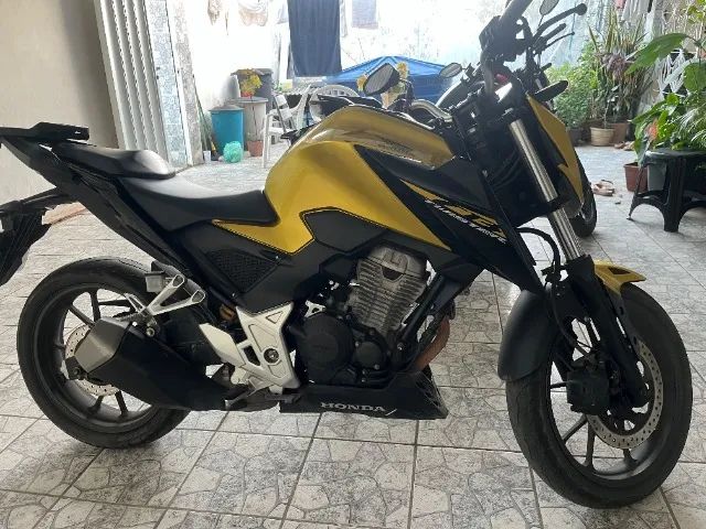 Honda CB 300F Twister 2024 - Único Dono