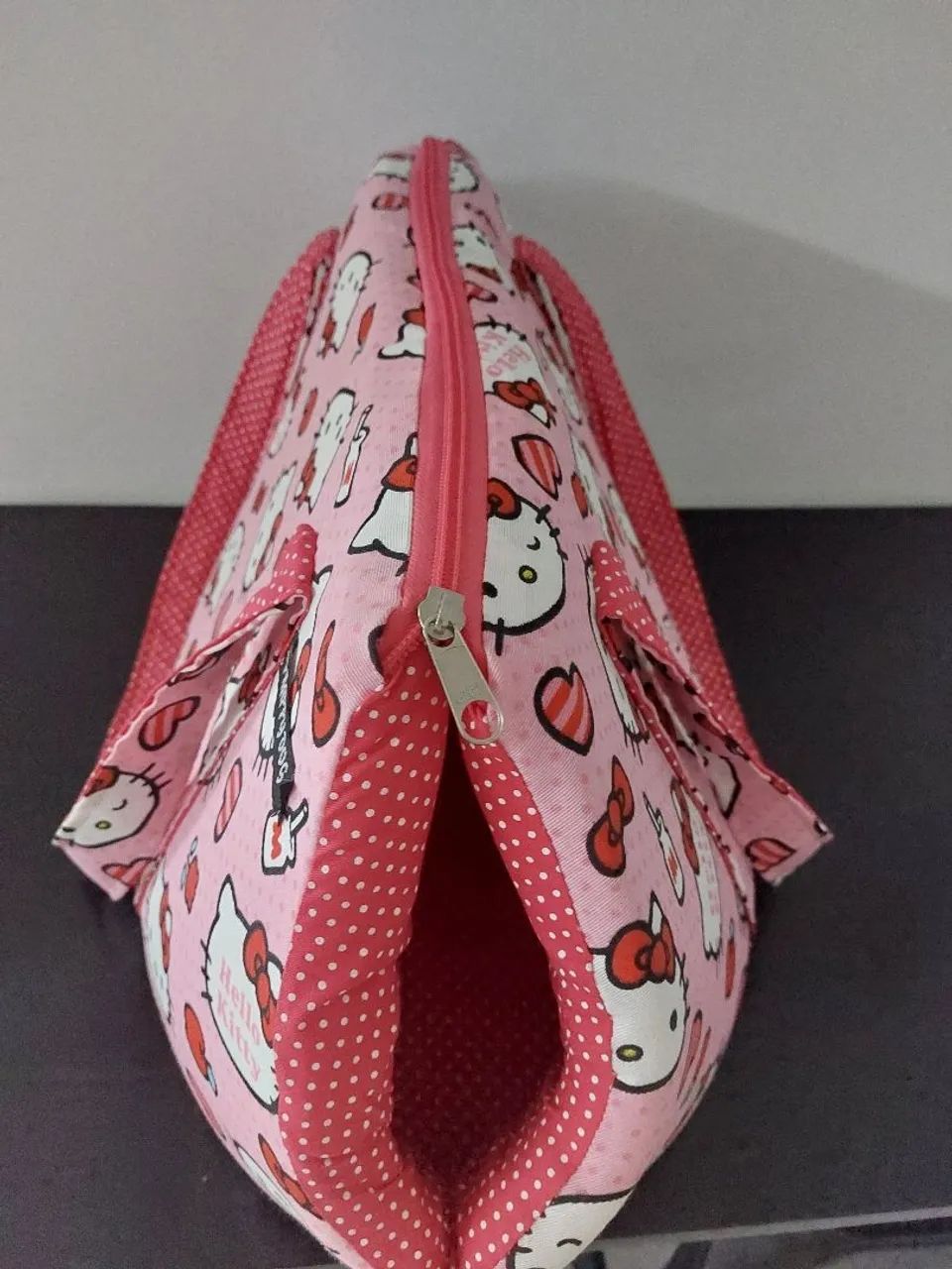 VENDO BOLSA NOVA TEMÁTICA HELLO KITTY! - Foto 2