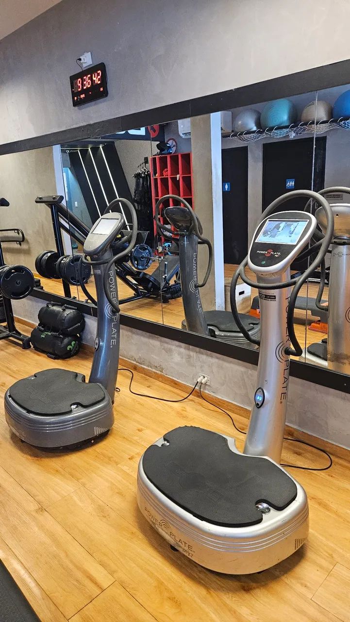 Vende-se plataforma vibratória Power Plate - Academia e Exercícios