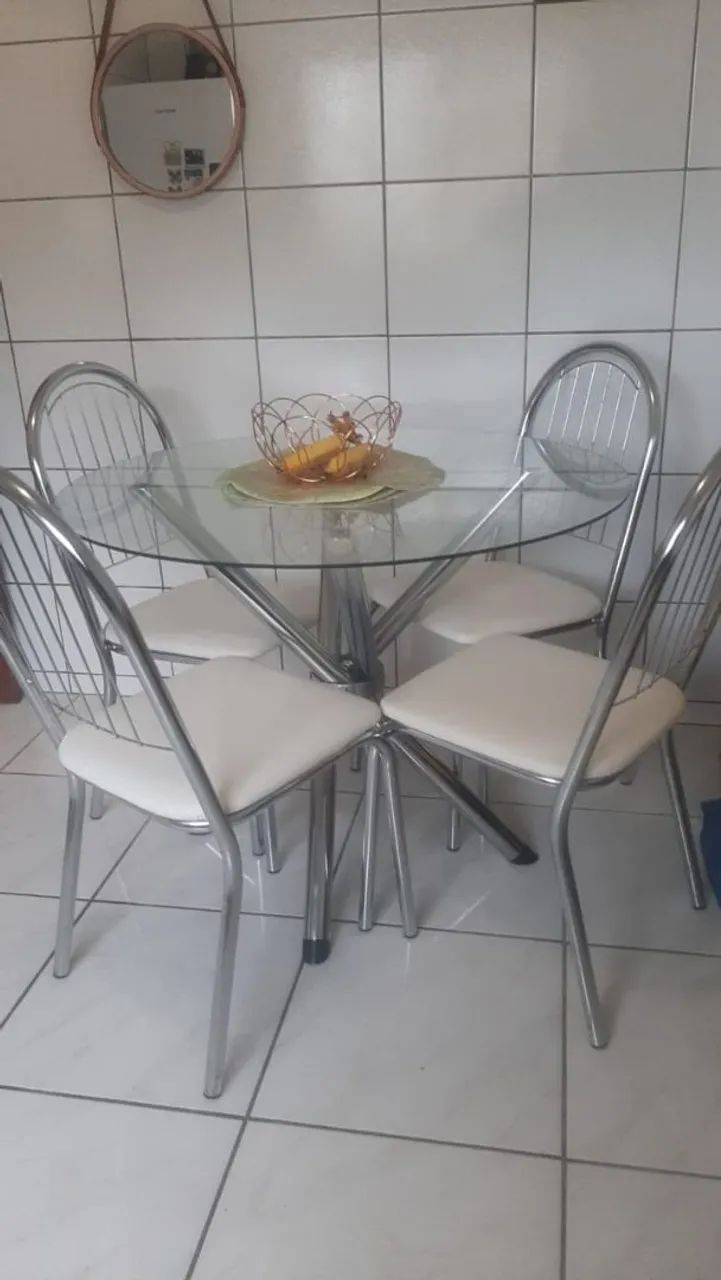 Mesa cromada com 4 cadeiras